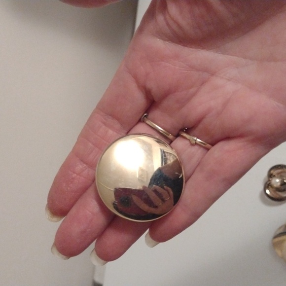 Set of 4 vintage gold tone scarf clips can be worn as pendants too - Picture 3 of 6